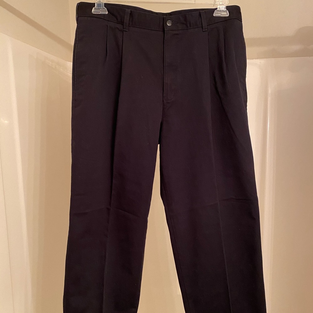 Men’s Van Heusen khaki style pants
